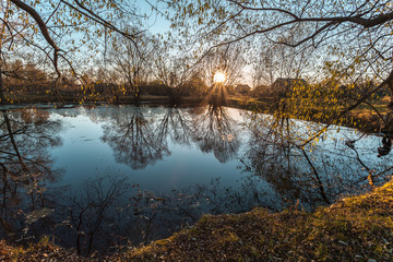Fototapeta na wymiar evening pond in the fall