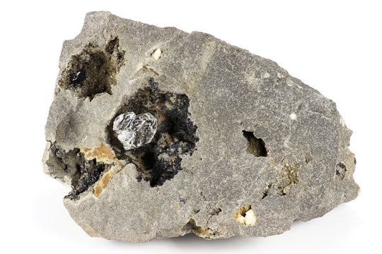 Herkimer Diamant in Matrix isoliert auf wei&szlig;em Hintergrund
