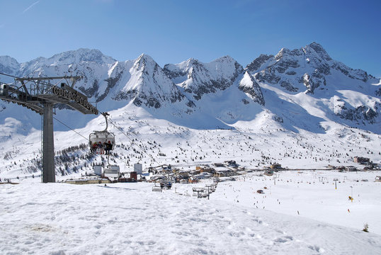 Fototapeta Kurort narciarski Passo del Tonale