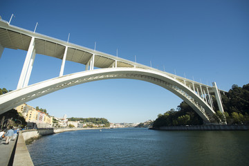 Fototapeta premium EUROPE PORTUGAL PORTO RIBEIRA PONTE DA ARRABIDA
