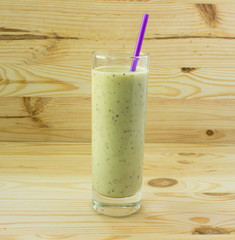 Smoothie with kiwi and purple straw