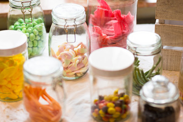Bonbongläser und Candybar
