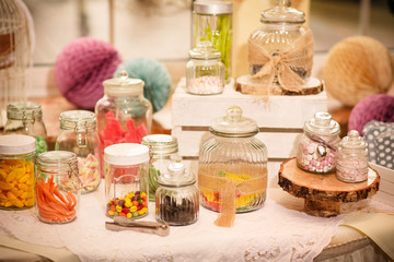 Bonbongläser und Candybar