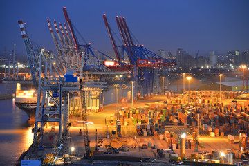 Fototapeta na wymiar Containerterminal, Export, Import, Hamburger Hafen, Logistik, Hafen, Containerschiff, Kräne, Hamburg