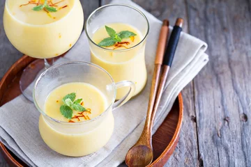 Papier Peint photo autocollant Milk-shake Mango smoothie with saffron 