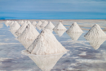 Hills of salt - salt extraction area at the world's biggest salt plain Salar de Uyuni, Bolivia - obrazy, fototapety, plakaty
