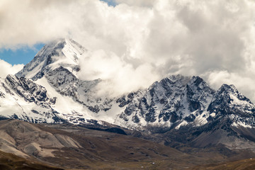 Obraz premium Peak of Huayna Potosi in Cordillera Royal mountain range, Bolivia