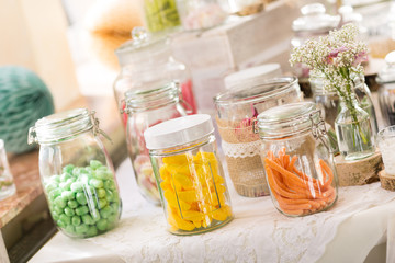 Bonbongläser und Candybar