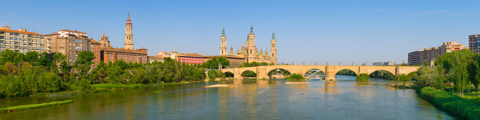 Fototapeta na wymiar Panorama of Zaragoza