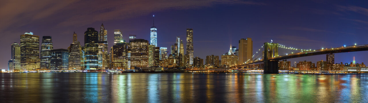 Fototapeta Manhattan linia horyzontu przy nocą, Nowy Jork panoramiczny obrazek, usa.