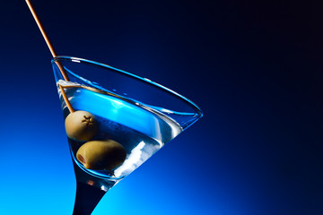 dry martini with olives - obrazy, fototapety, plakaty