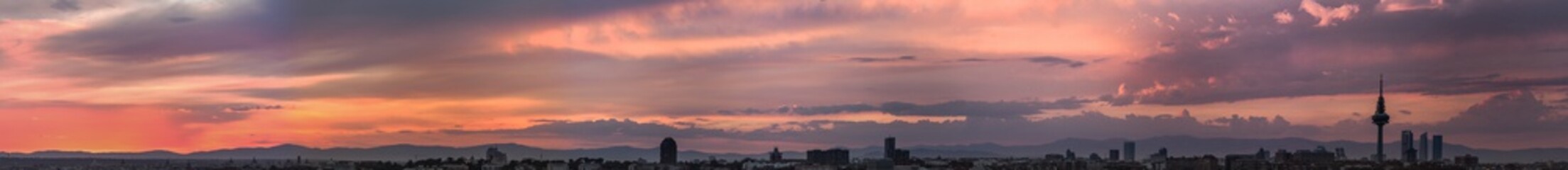 Panorámica de atardecer en Madrid desde Vallecas