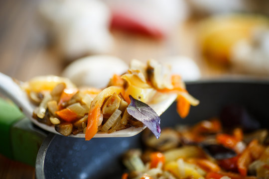 fried mushrooms with peppers and onions