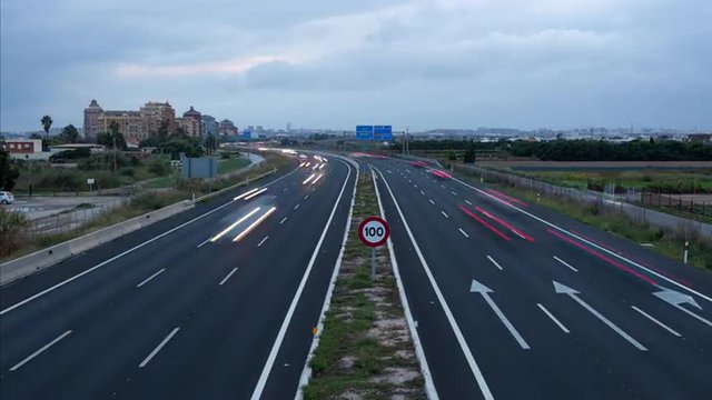 Time lapse 4k sobre una autopista en Valenica, España