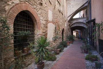 Fototapeta na wymiar Typical Italian narrow street