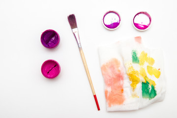 Naklejka premium two open gouache colors with brush and palette