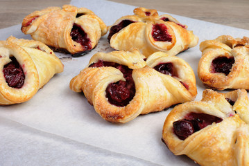 bun with cherries