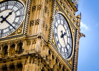 Fototapeta na wymiar Close-up on Big Ben, the clock at the British parliament, on a cloudy day