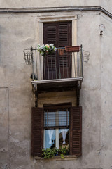 Fototapeta na wymiar crooked windows and balcony in the historic quarter of Verona, Italy
