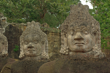 Fototapeta na wymiar Cambodge, statues khmères du temple d'Angkor Thom