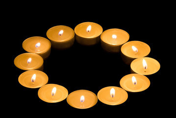  tea lights in the shape of a circle