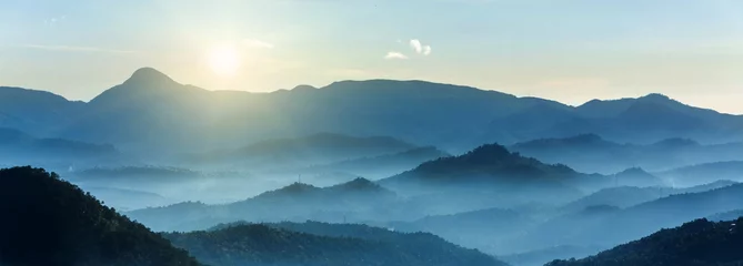 Foto op Plexiglas Glorieuze zon die opkomt boven de bergen © rockermg