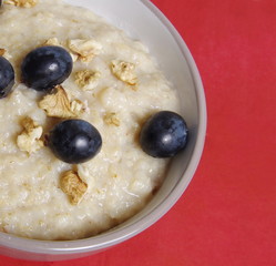 oats with nuts and grapes