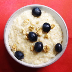 oats with nuts and grapes