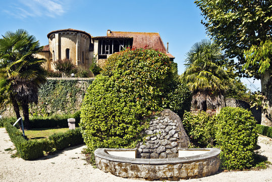Pimbo collegiate seen from the garden