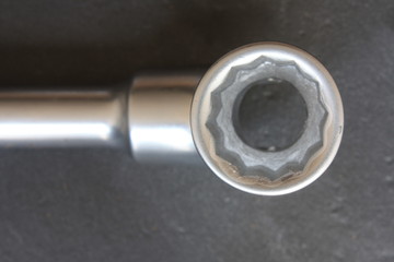 Clé à pipe débouchée 