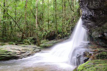 Obraz premium Tham Yai Waterfall at Phu Kradueng national park in Loei, Thailand.