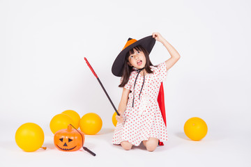 Fototapeta na wymiar little girl in black hat with halloween pumpkin