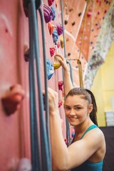 Obraz na płótnie Canvas Fit woman rock climbing indoors 