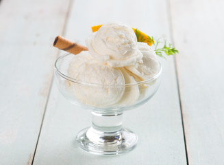  vanilla ice cream with background