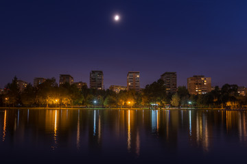 Fototapeta na wymiar Bucharest park at night 