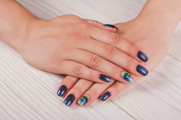 Obraz na płótnie Canvas Dark blue nail art with print eye