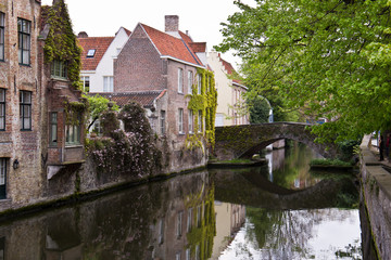 Fototapeta na wymiar Canal with bridge in the European city of Bruges, Belgium