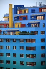 Blaues Hochhaus in Prag 