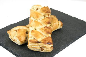 tresse de pâte fourrée au poulet