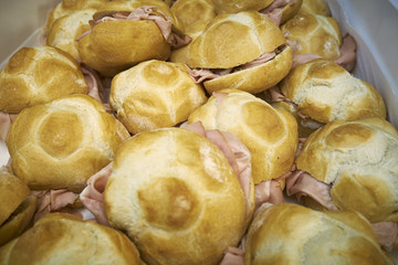 Panini con mortadella