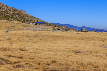 Paisaje de otoño en la montaña de Gredos en Madrid