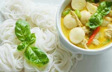 Green curry with fish ball and rice noodles