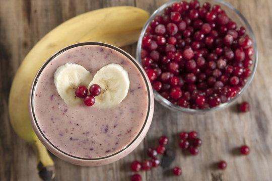 Smoothie of banana and frozen cranberries  .