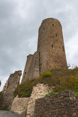 Fototapeta na wymiar Turm der Löwenburg in Monreal / Eifel