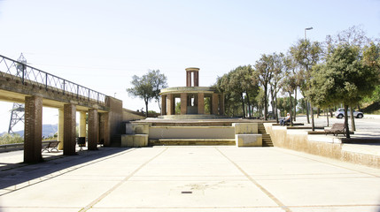 Obraz premium Monumento y mirador en Torre Baró, Barcelona