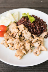 Chicken stir fried with garlic and pepper