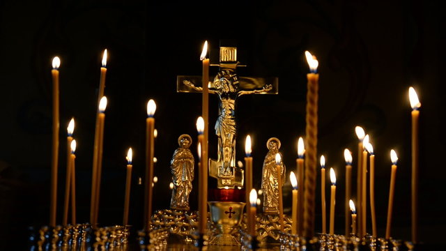Фото в церкви со свечами