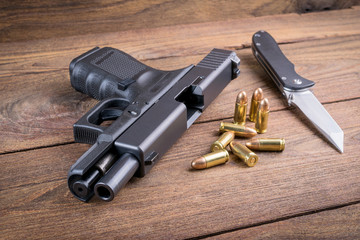 Obraz premium Gun with bullets
