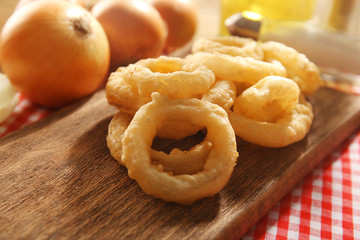 Chips rings with onion on cutting board closeup