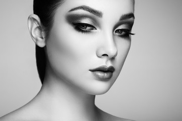 Fototapeta premium Beautiful woman face. Perfect makeup. Beauty fashion. Eyelashes. Lips. Cosmetic Eyeshadow